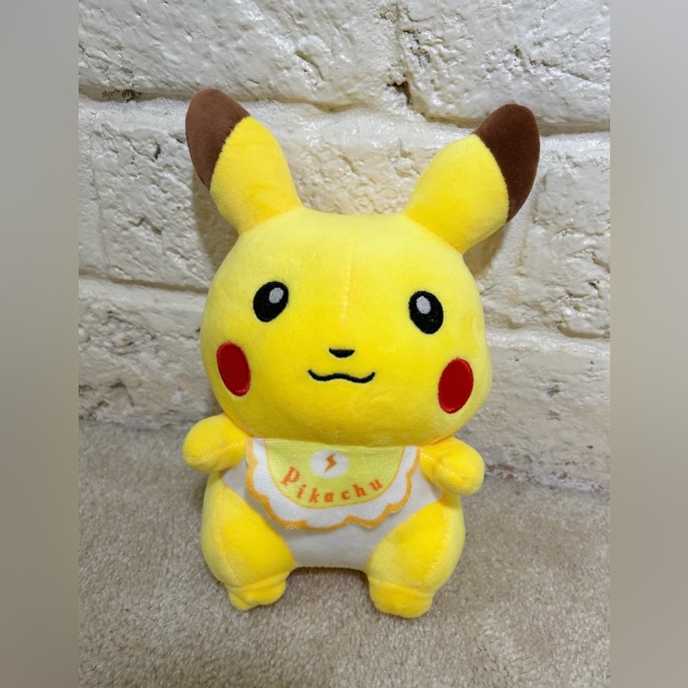 Pikachu w/ Bib Plush⚡️